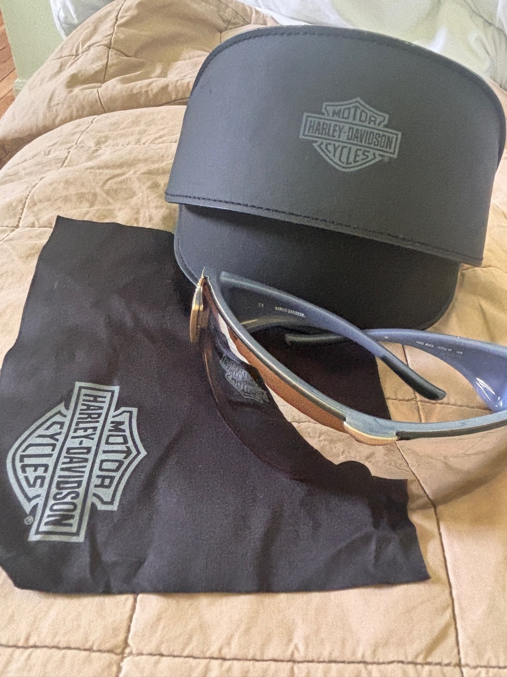 Harley-Davidson Black Sunglasses with Brown Accents and Branded Case